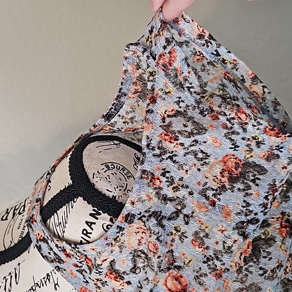American Rag - Sheer lace floral cold shoulder Ombre Blouse - Picture 4 of 6